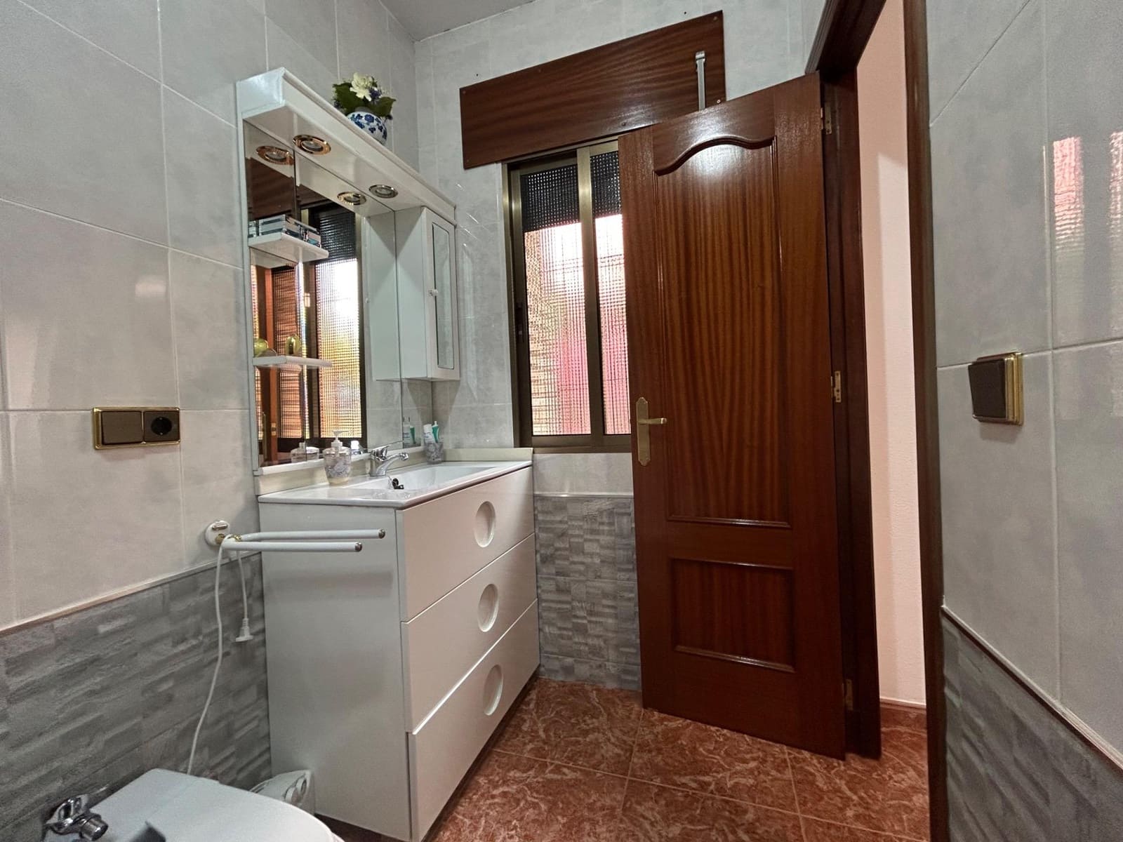 4 soveværelse Villa til salg i Cordoba by med swimmingpool - € 280.000 (Ref: 9825347)