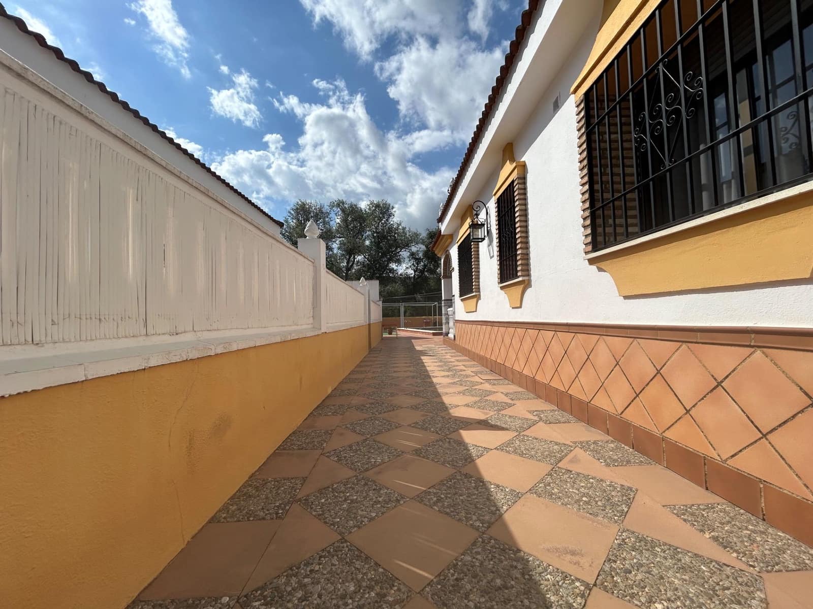 4 soveværelse Villa til salg i Cordoba by med swimmingpool - € 280.000 (Ref: 9825347)