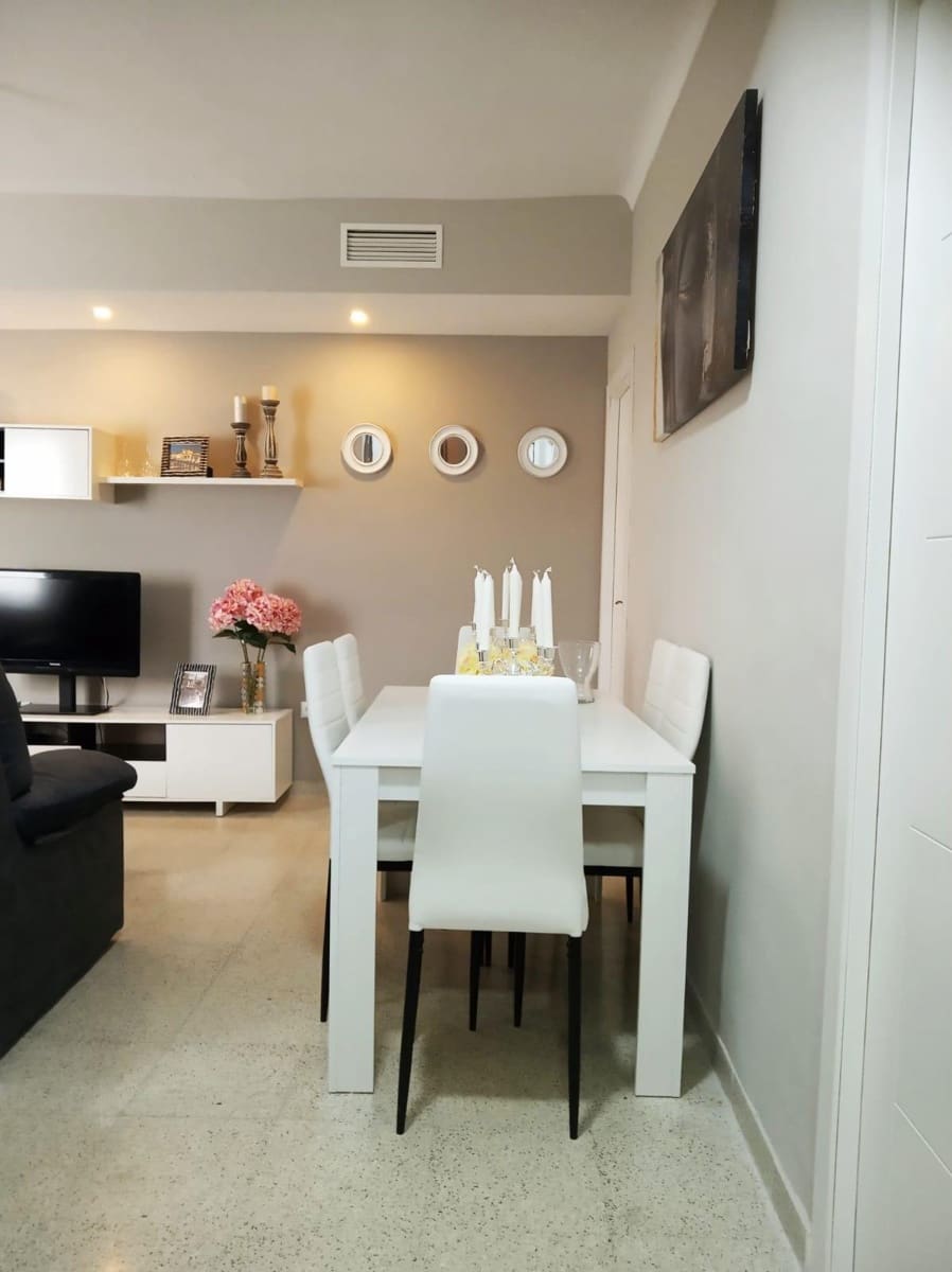 5 bedroom Flat for rent in Cordoba city - € 1,540 (Ref: 9826664)
