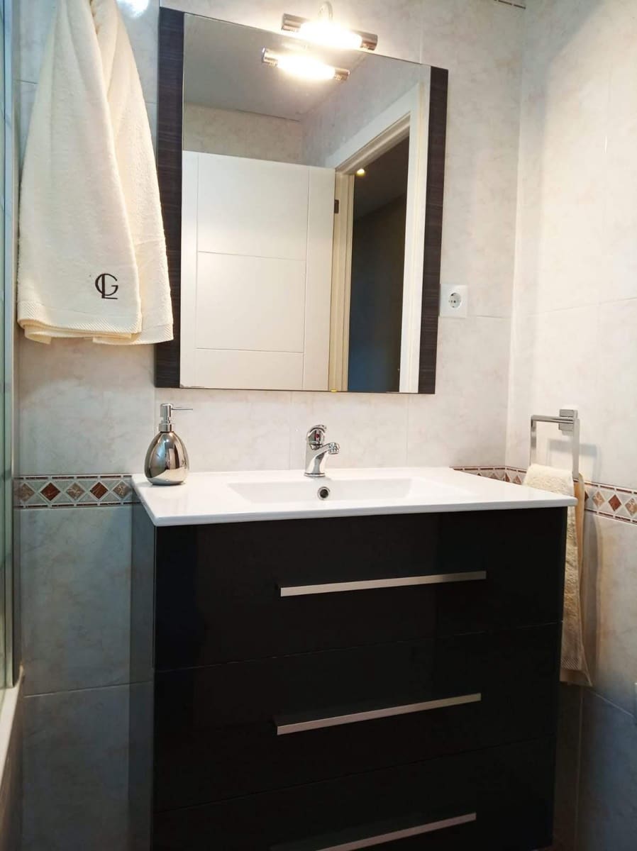 5 bedroom Flat for rent in Cordoba city - € 1,540 (Ref: 9826664)