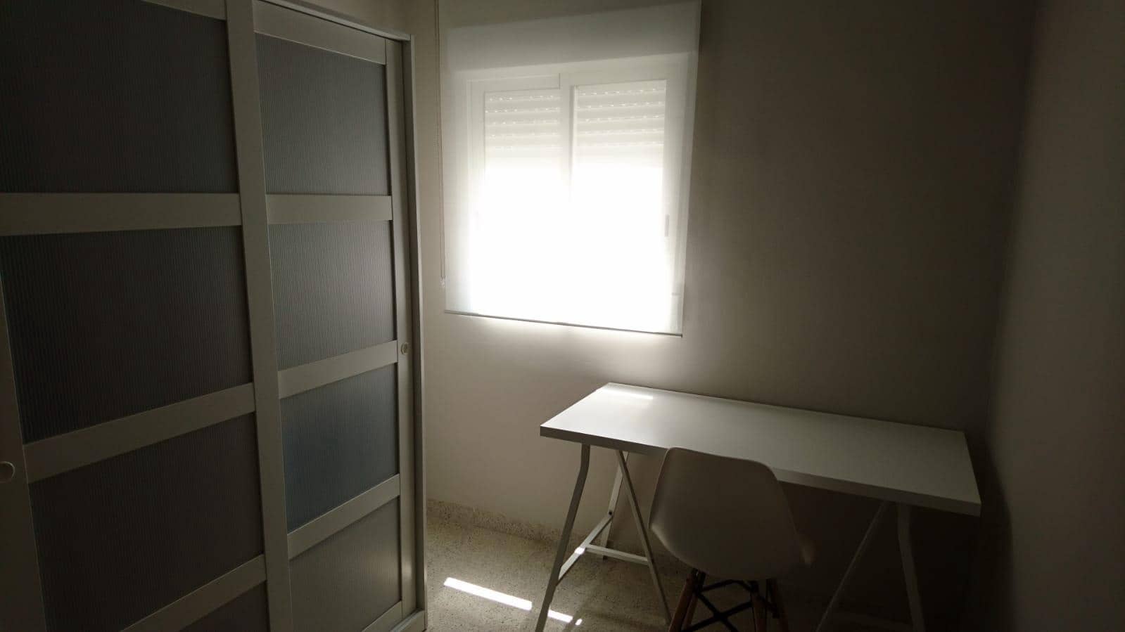 5 bedroom Flat for rent in Cordoba city - € 1,540 (Ref: 9826664)