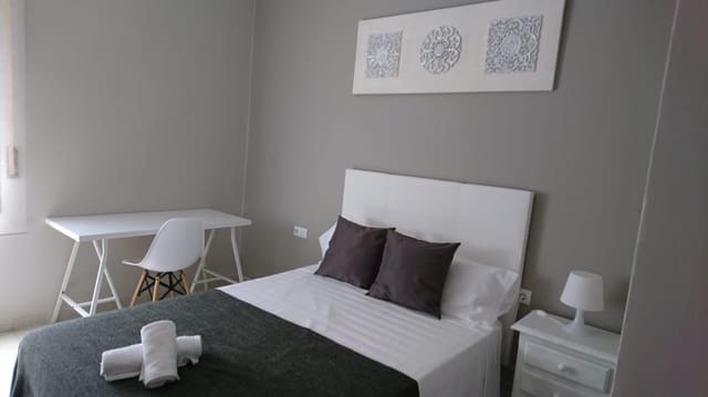 5 bedroom Flat for rent in Ciudad Jardín, Córdoba city - € 1,540 (Ref: 9826664)