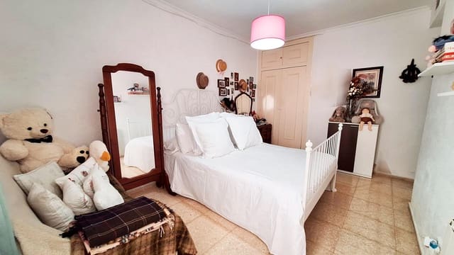 3 soveværelse Lejlighed til salg i Centro, Córdoba by - € 185.000 (Ref: 9826665)