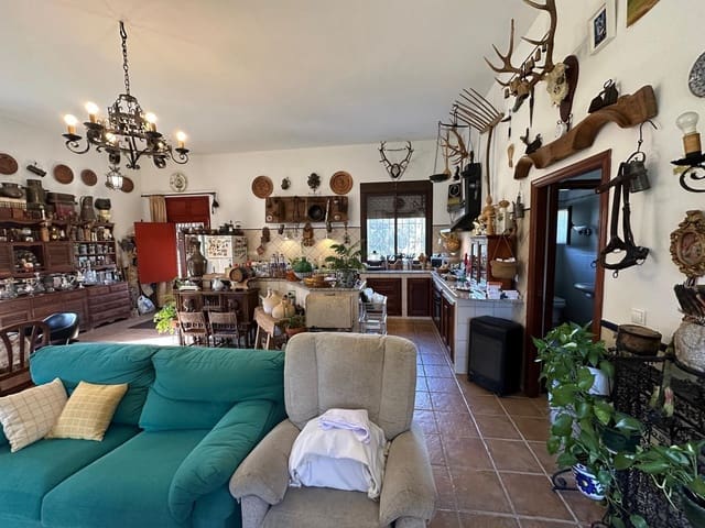 5 soveværelse Finca/Landehus til salg i Villaviciosa de Córdoba med garage - € 300.000 (Ref: 9827165)