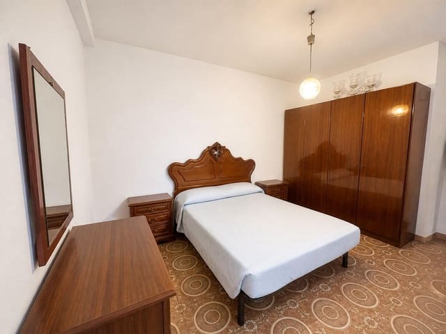 3 soveværelse Lejlighed til salg i Levante, Córdoba by - € 105.000 (Ref: 9829266)