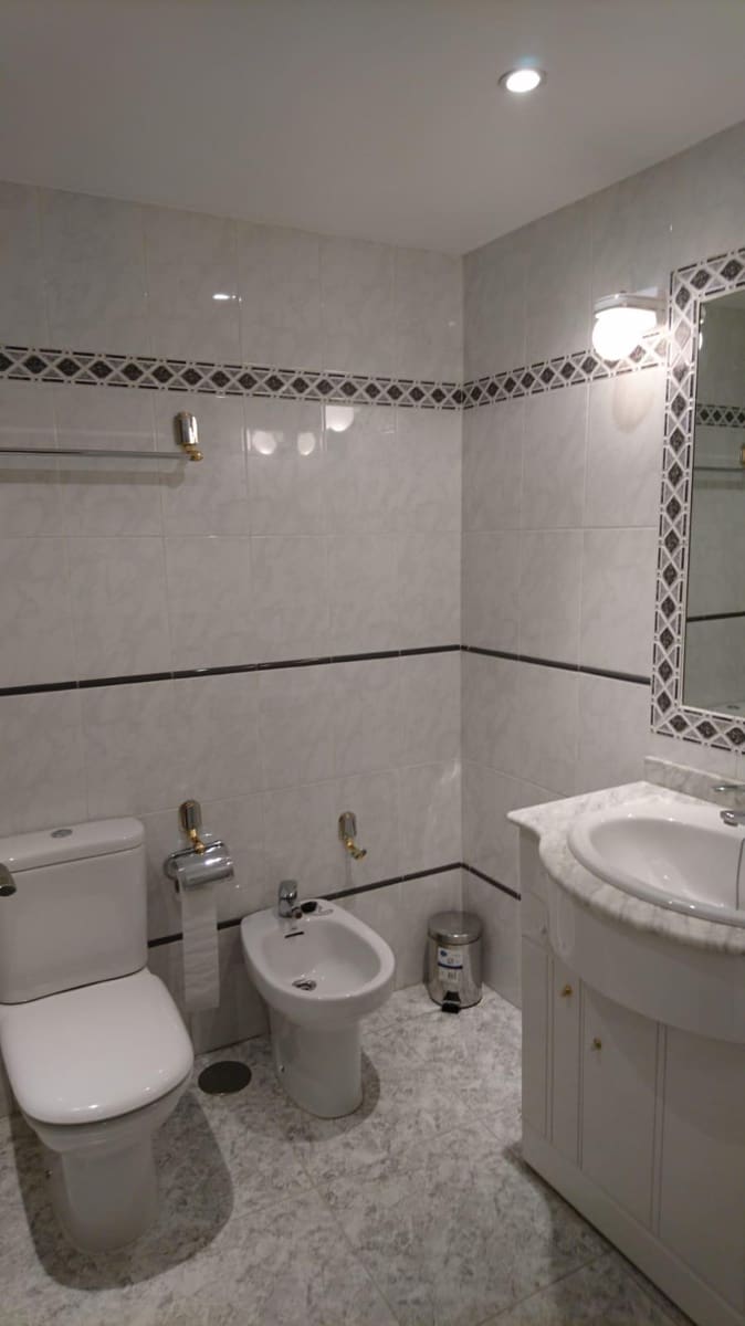 4 bedroom Flat for rent in Cordoba city - € 1,280 (Ref: 9831618)