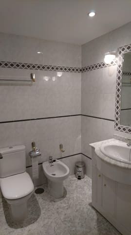 4 bedroom Flat for rent in Ciudad Jardín, Córdoba city - € 1,280 (Ref: 9831618)
