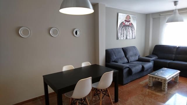 4 bedroom Flat for rent in Ciudad Jardín, Córdoba city - € 1,280 (Ref: 9831618)