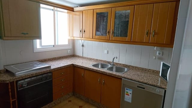 4 bedroom Flat for rent in Ciudad Jardín, Córdoba city - € 1,280 (Ref: 9831618)