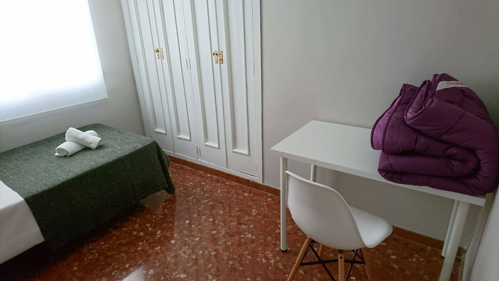 4 bedroom Flat for rent in Cordoba city - € 1,280 (Ref: 9831618)