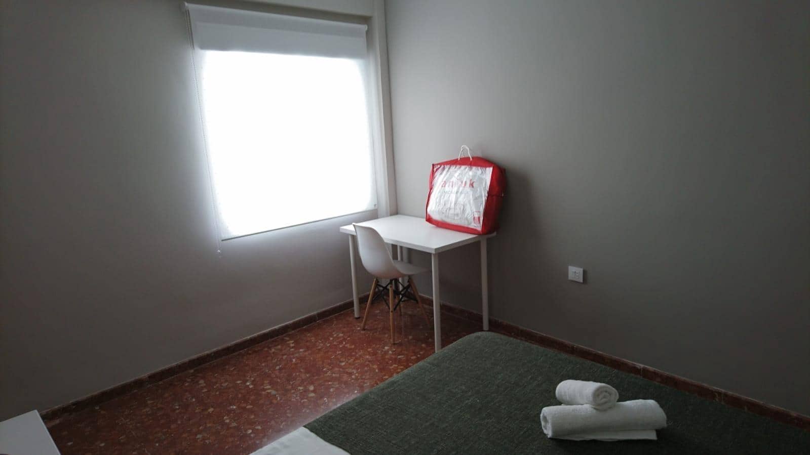 4 bedroom Flat for rent in Cordoba city - € 1,280 (Ref: 9831618)