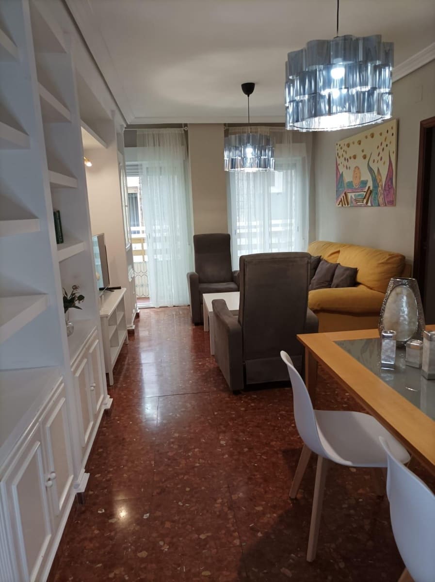 Piso de 4 habitaciones en Córdoba ciudad en alquiler - 1.280 € (Ref: 9833738)