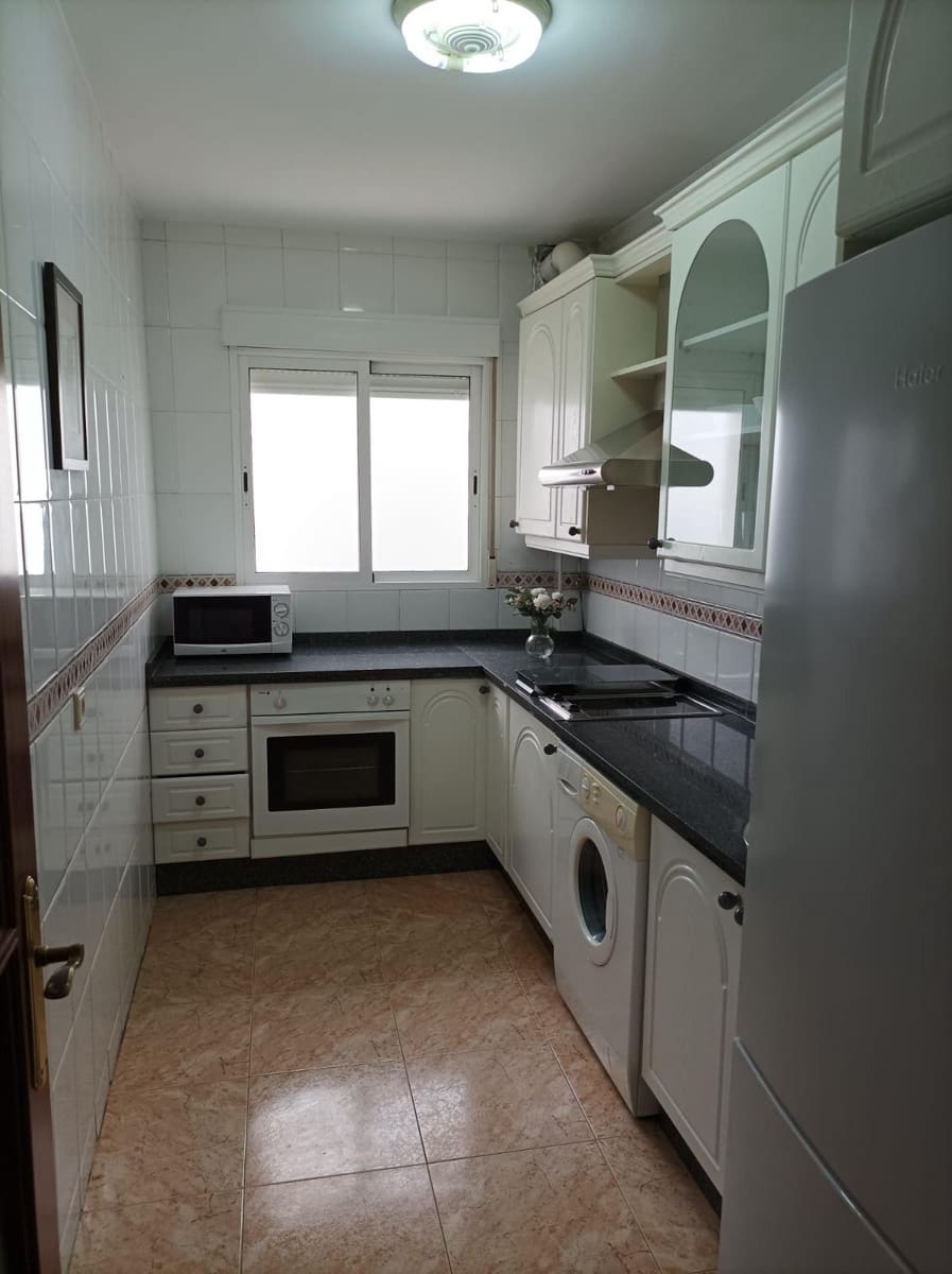 Piso de 4 habitaciones en Córdoba ciudad en alquiler - 1.280 € (Ref: 9833738)