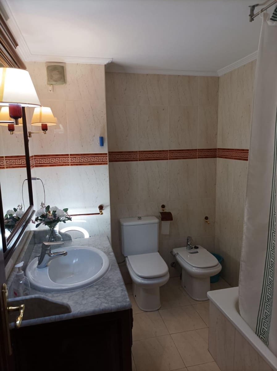 Piso de 4 habitaciones en Córdoba ciudad en alquiler - 1.280 € (Ref: 9833738)