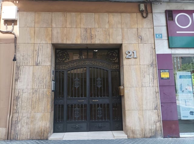 Piso de 4 habitaciones en Ciudad Jardín, Córdoba ciudad en alquiler - 1.280 € (Ref: 9833738)