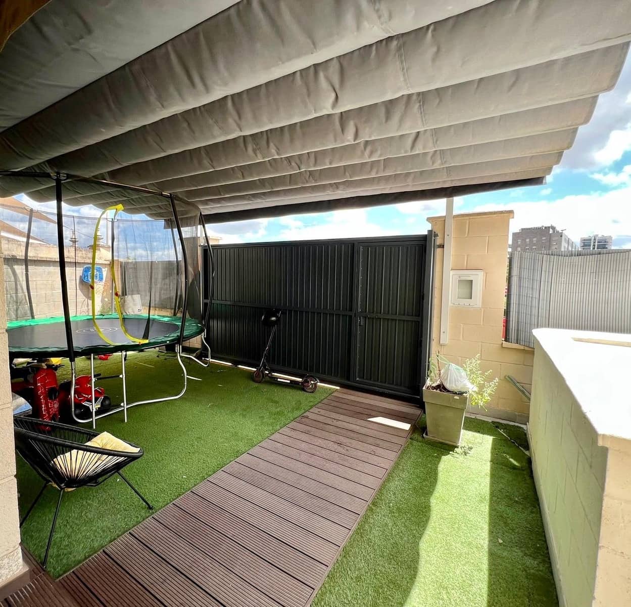 4 bedroom Villa for sale in Cordoba city with pool - € 430,000 (Ref: 9833740)