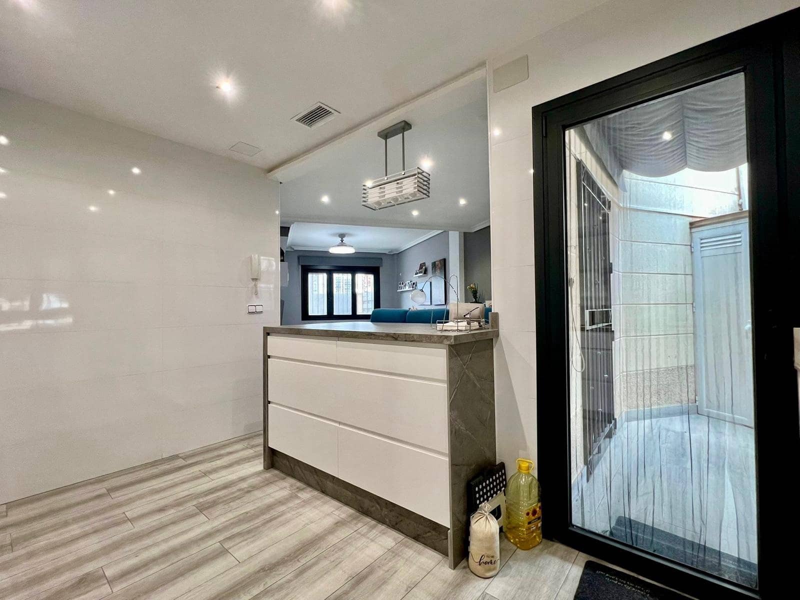 4 bedroom Villa for sale in Cordoba city with pool - € 430,000 (Ref: 9833740)