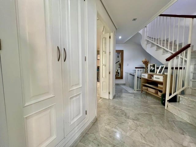 Chalet de 4 habitaciones en Arroyo del Moro, Córdoba ciudad en venta con piscina - 430.000 € (Ref: 9833740)