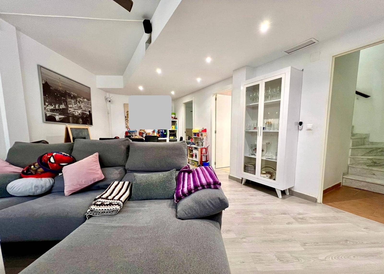 4 bedroom Villa for sale in Cordoba city with pool - € 430,000 (Ref: 9833740)