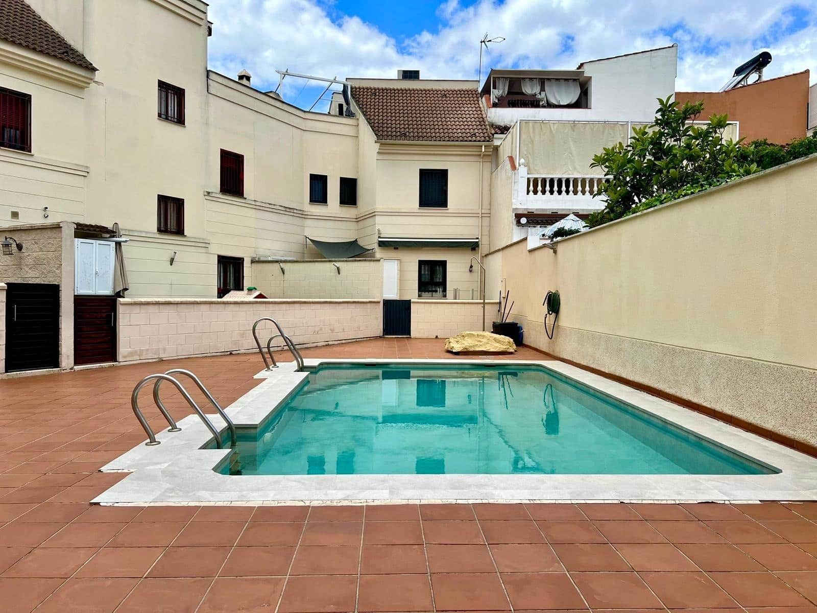 4 bedroom Villa for sale in Cordoba city with pool - € 430,000 (Ref: 9833740)