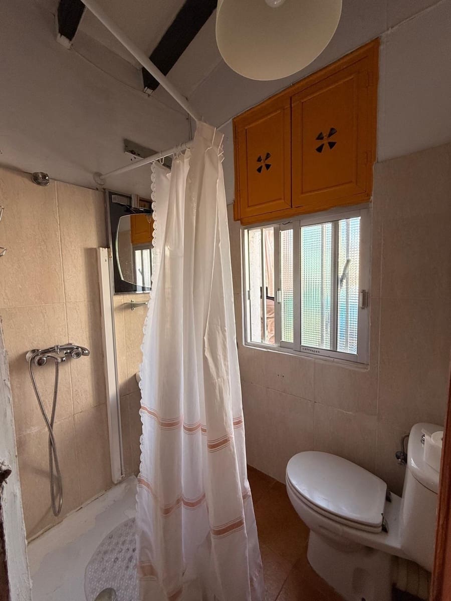 8 bedroom Flat for sale in Cordoba city - € 320,000 (Ref: 9839334)