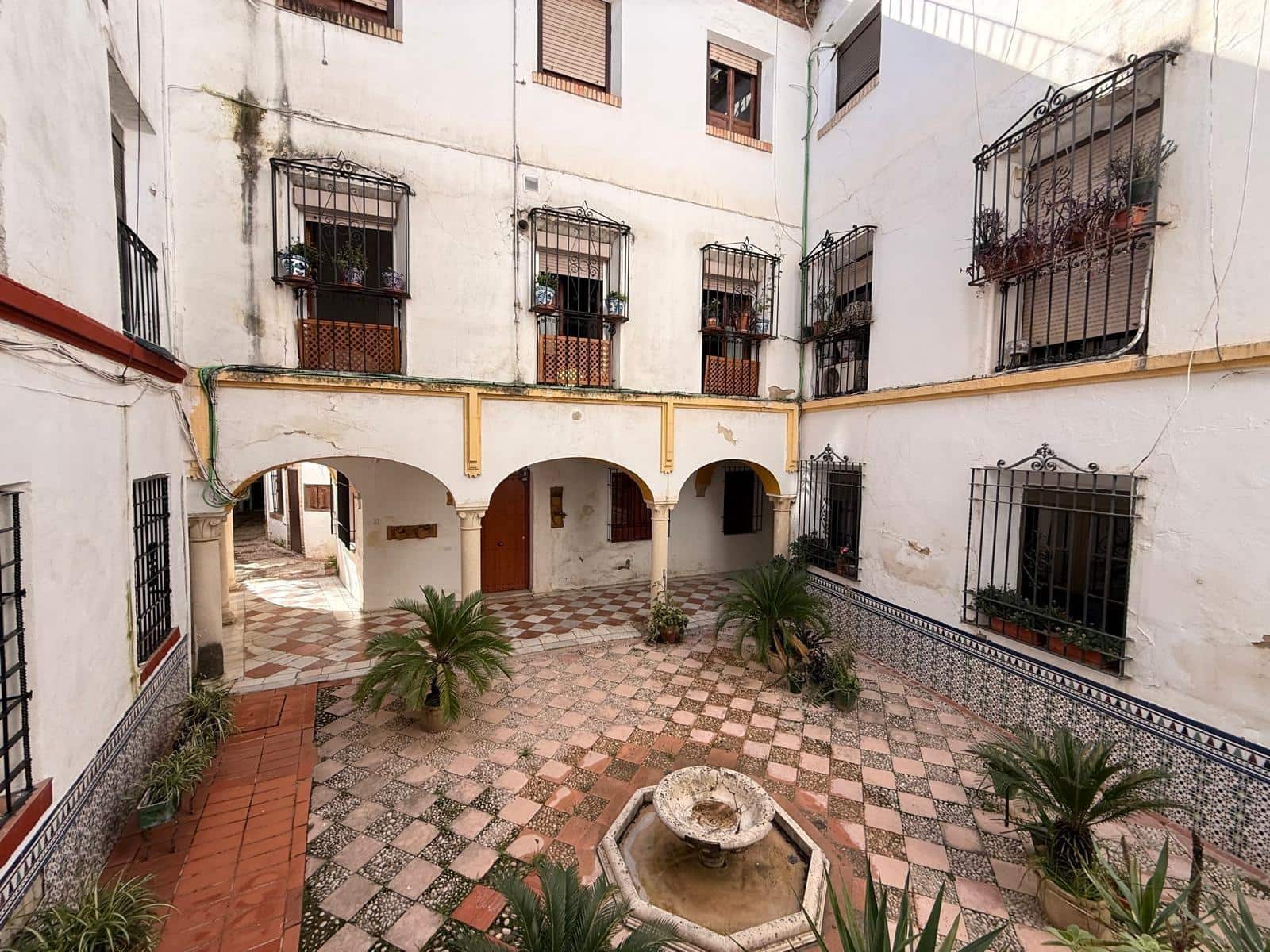 8 bedroom Flat for sale in Cordoba city - € 320,000 (Ref: 9839334)