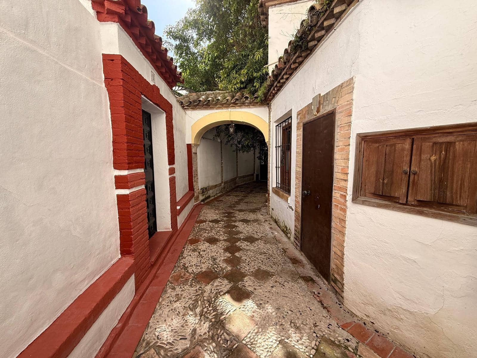 8 bedroom Flat for sale in Cordoba city - € 320,000 (Ref: 9839334)