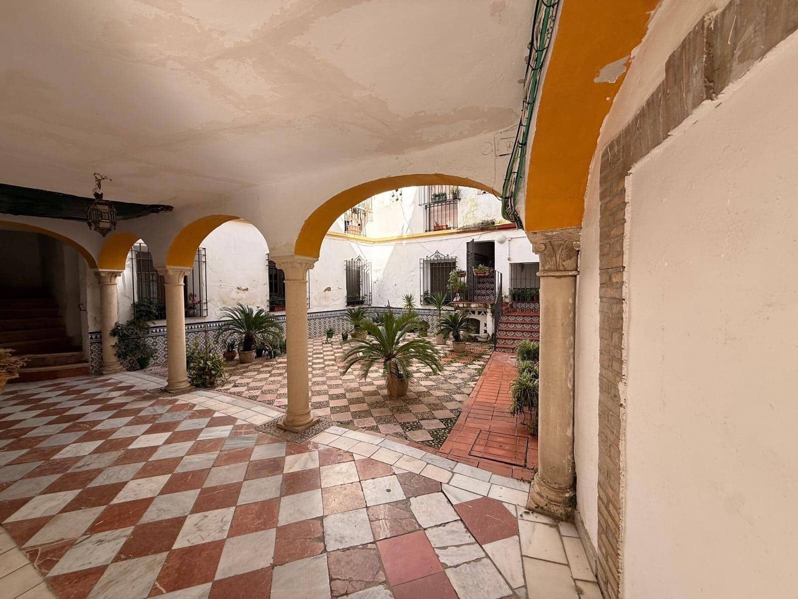 8 bedroom Flat for sale in Cordoba city - € 320,000 (Ref: 9839334)