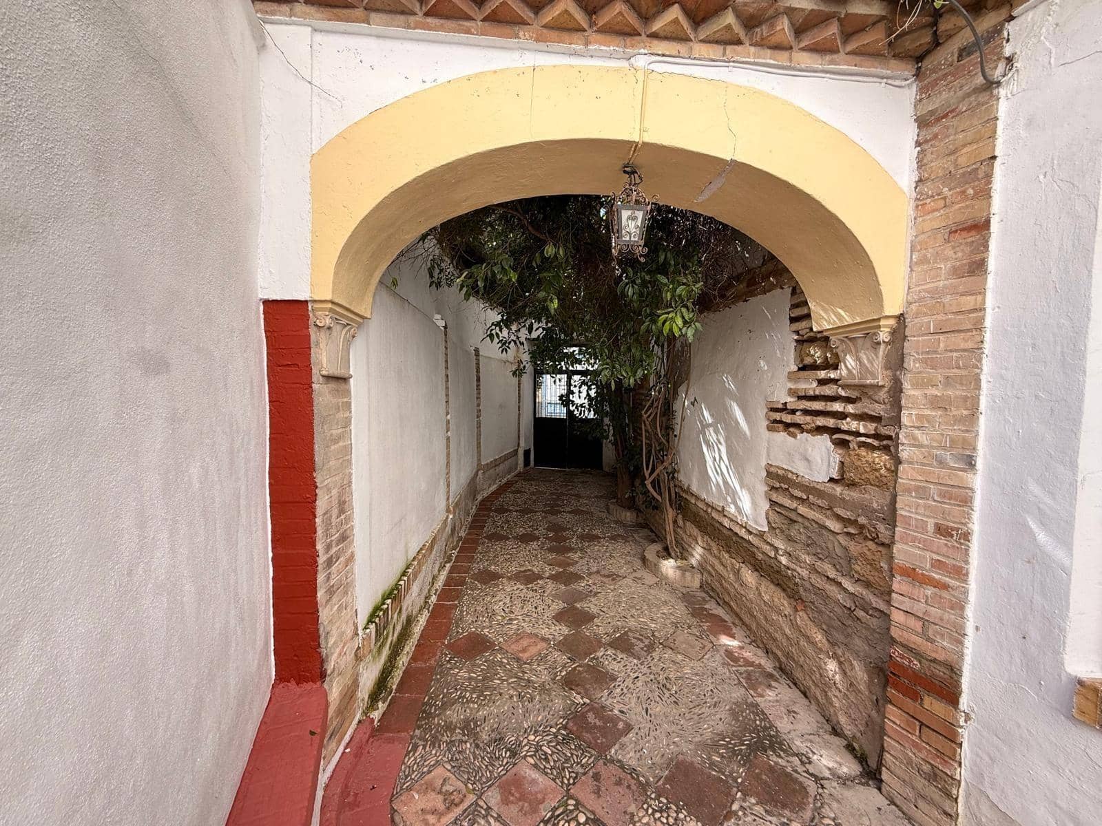 8 bedroom Flat for sale in Cordoba city - € 320,000 (Ref: 9839334)