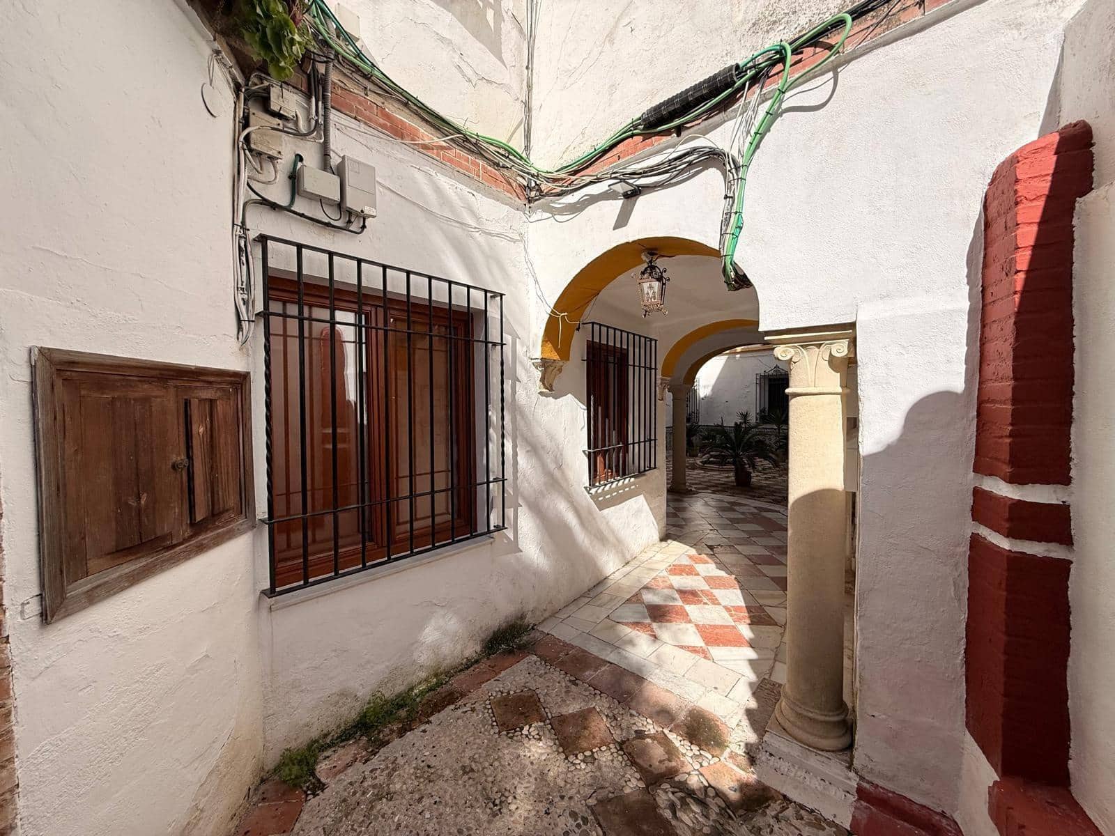 8 bedroom Flat for sale in Cordoba city - € 320,000 (Ref: 9839334)