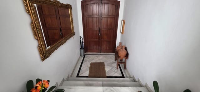 Casa de 5 habitaciones en La Magdalena, Córdoba ciudad en venta con garaje - 385.000 € (Ref: 9840380)