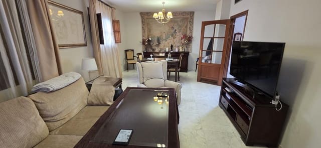 Casa de 5 habitaciones en La Magdalena, Córdoba ciudad en venta con garaje - 385.000 € (Ref: 9840380)