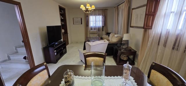 Casa de 5 habitaciones en La Magdalena, Córdoba ciudad en venta con garaje - 385.000 € (Ref: 9840380)