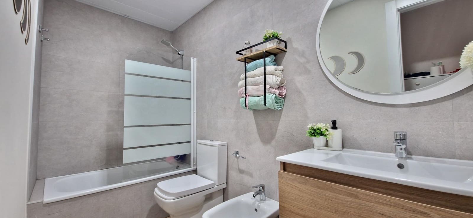 3 bedroom Flat for sale in Cordoba city with pool garage - € 335,000 (Ref: 9840935)