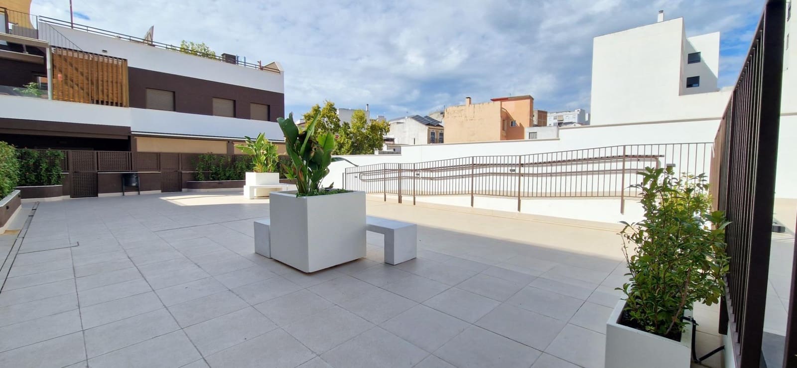 3 bedroom Flat for sale in Cordoba city with pool garage - € 335,000 (Ref: 9840935)