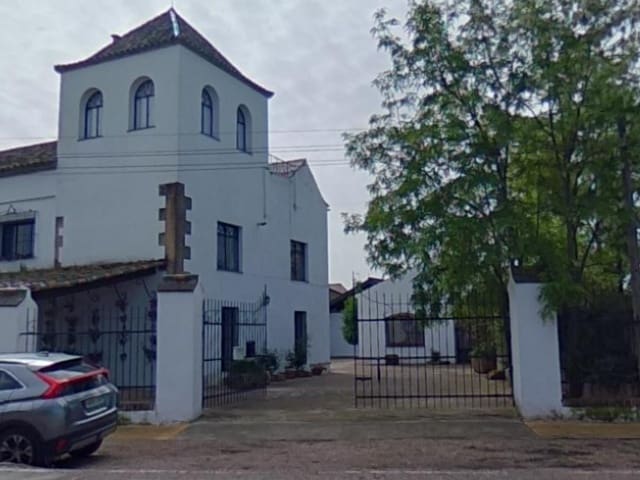 Chalet de 10 habitaciones en Posadas en venta con garaje - 550.000 € (Ref: 9843478)