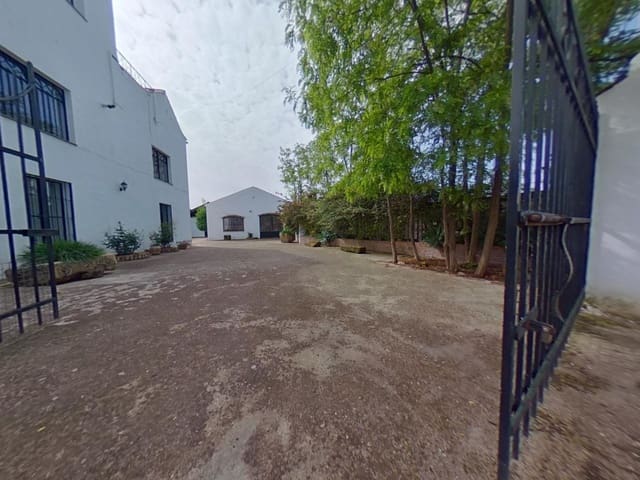 Chalet de 10 habitaciones en Posadas en venta con garaje - 550.000 € (Ref: 9843478)