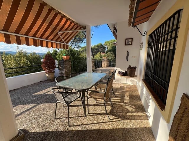7 bedroom Villa for sale in Córdoba city with pool garage - € 365,000 (Ref: 9849467)