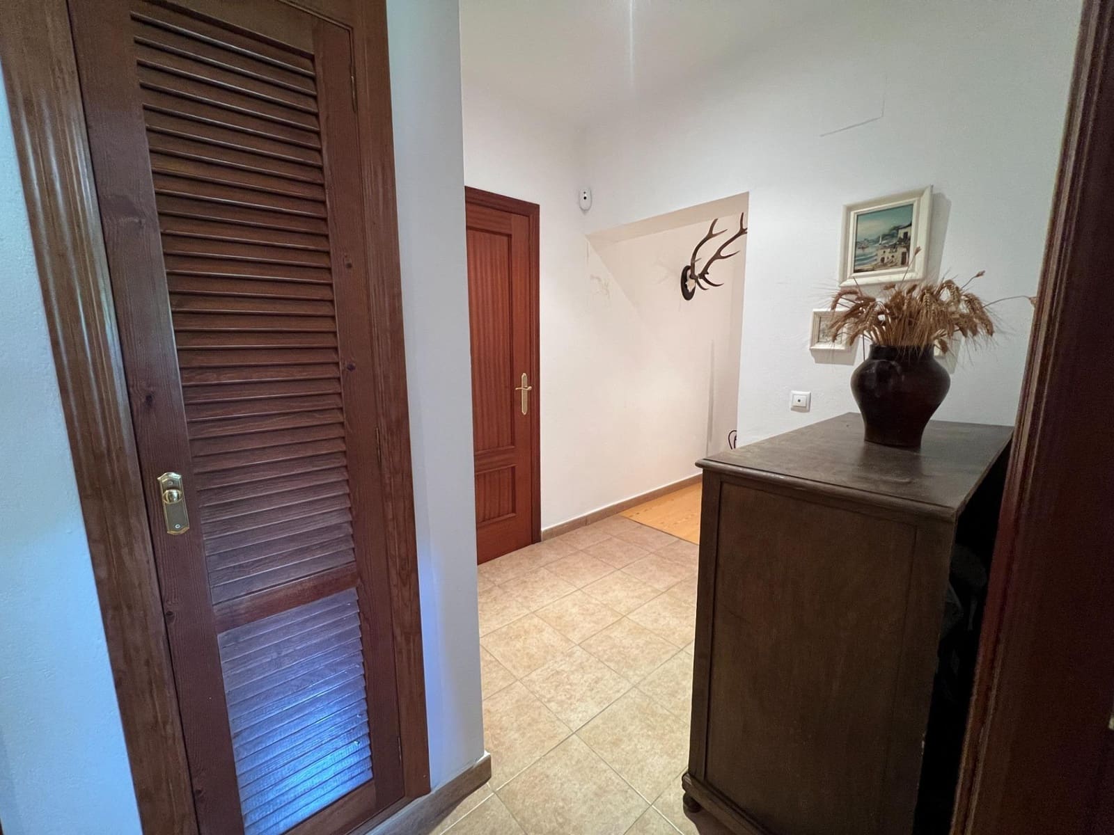 7 bedroom Villa for sale in Cordoba city with pool garage - € 365,000 (Ref: 9849467)