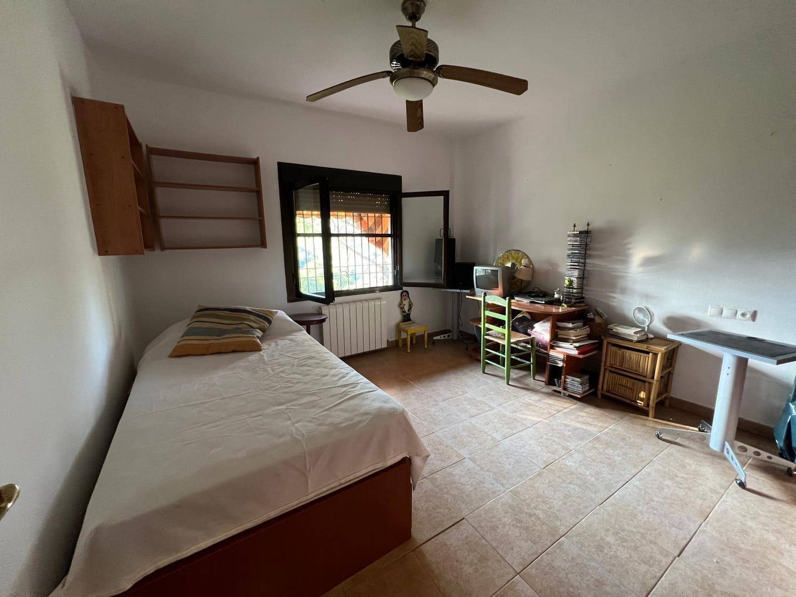 7 bedroom Villa for sale in Cordoba city with pool garage - € 365,000 (Ref: 9849467)