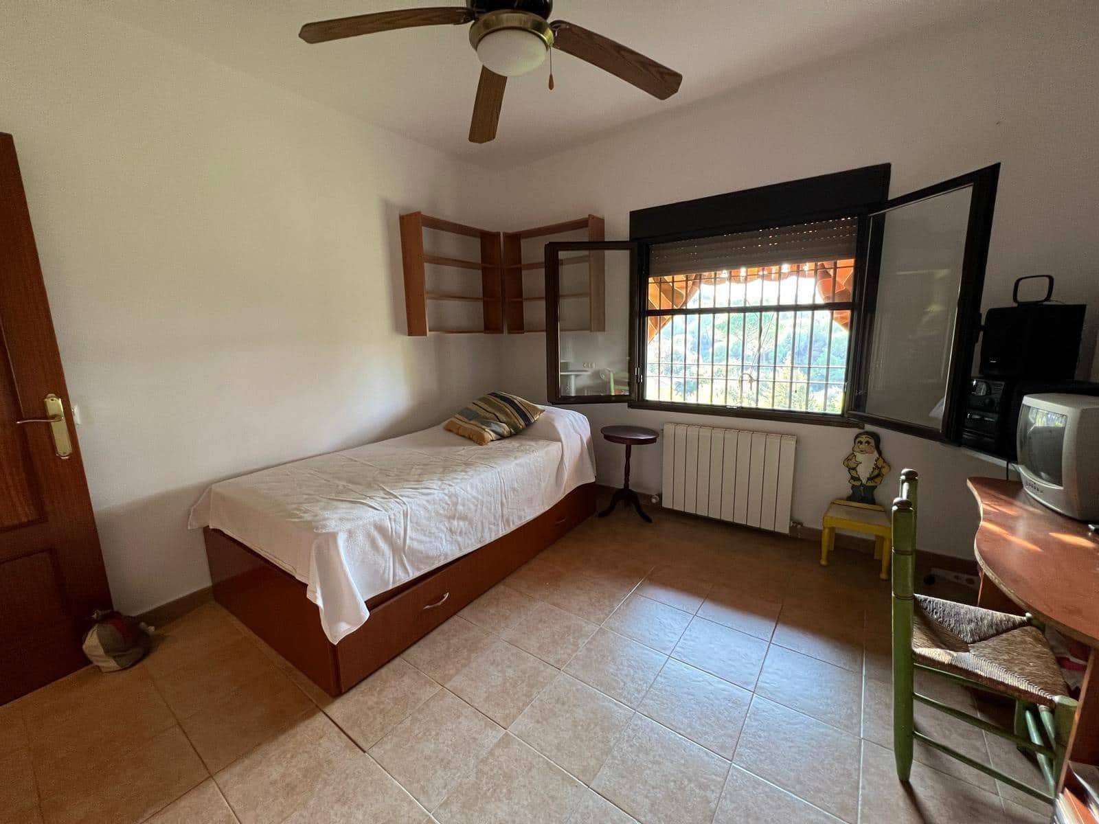 7 bedroom Villa for sale in Cordoba city with pool garage - € 365,000 (Ref: 9849467)