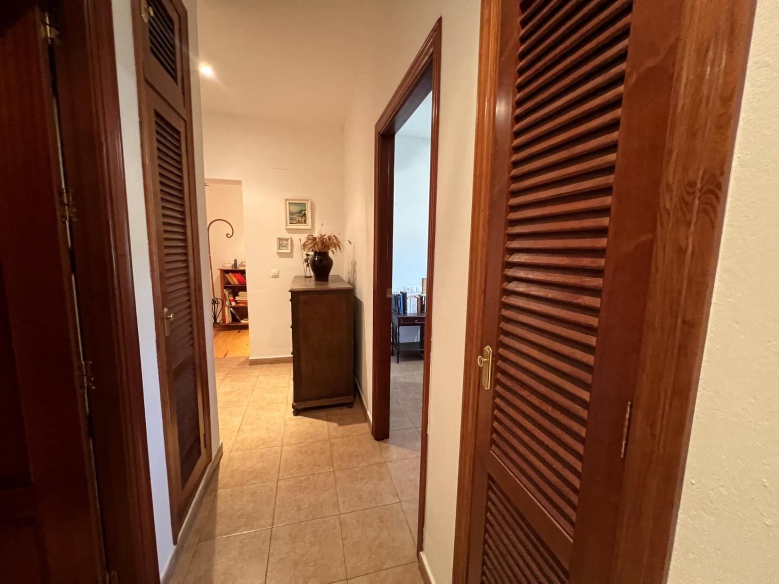 7 bedroom Villa for sale in Cordoba city with pool garage - € 365,000 (Ref: 9849467)
