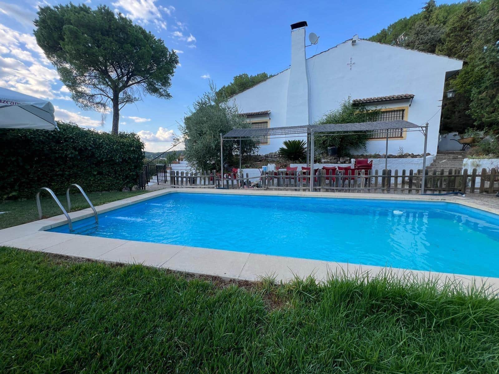 7 bedroom Villa for sale in Cordoba city with pool garage - € 365,000 (Ref: 9849467)