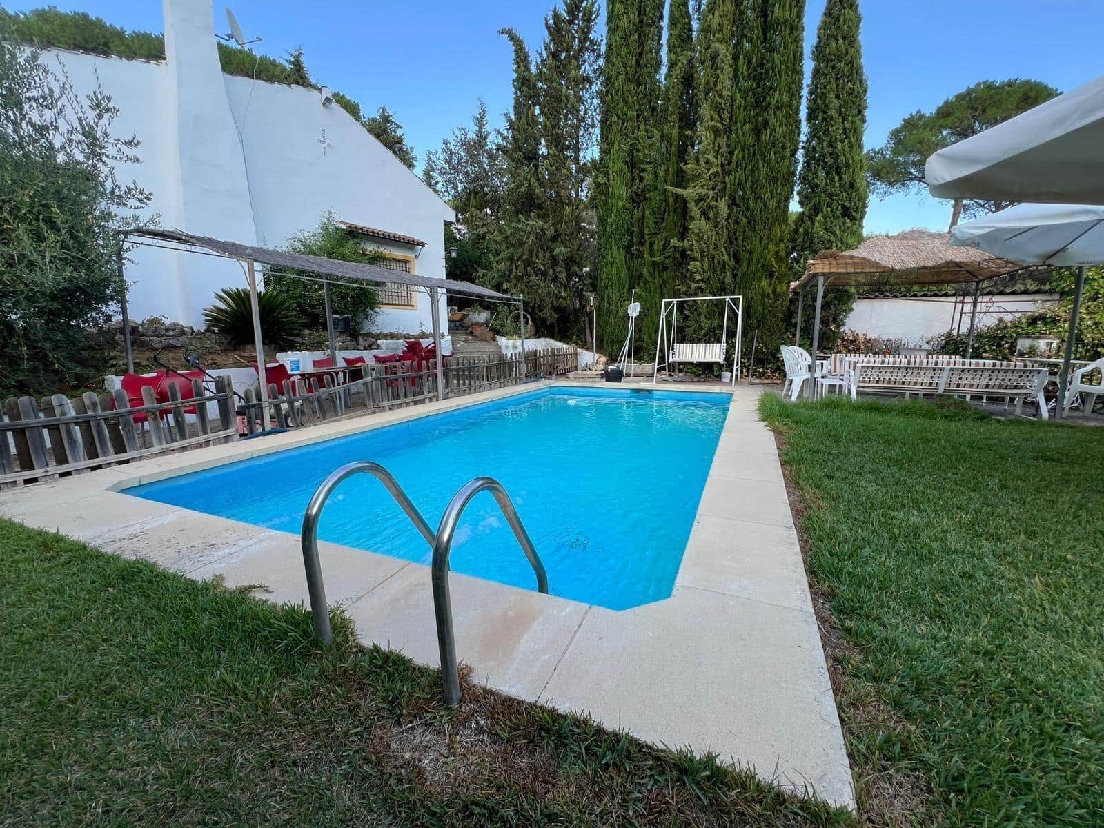 7 bedroom Villa for sale in Cordoba city with pool garage - € 365,000 (Ref: 9849467)