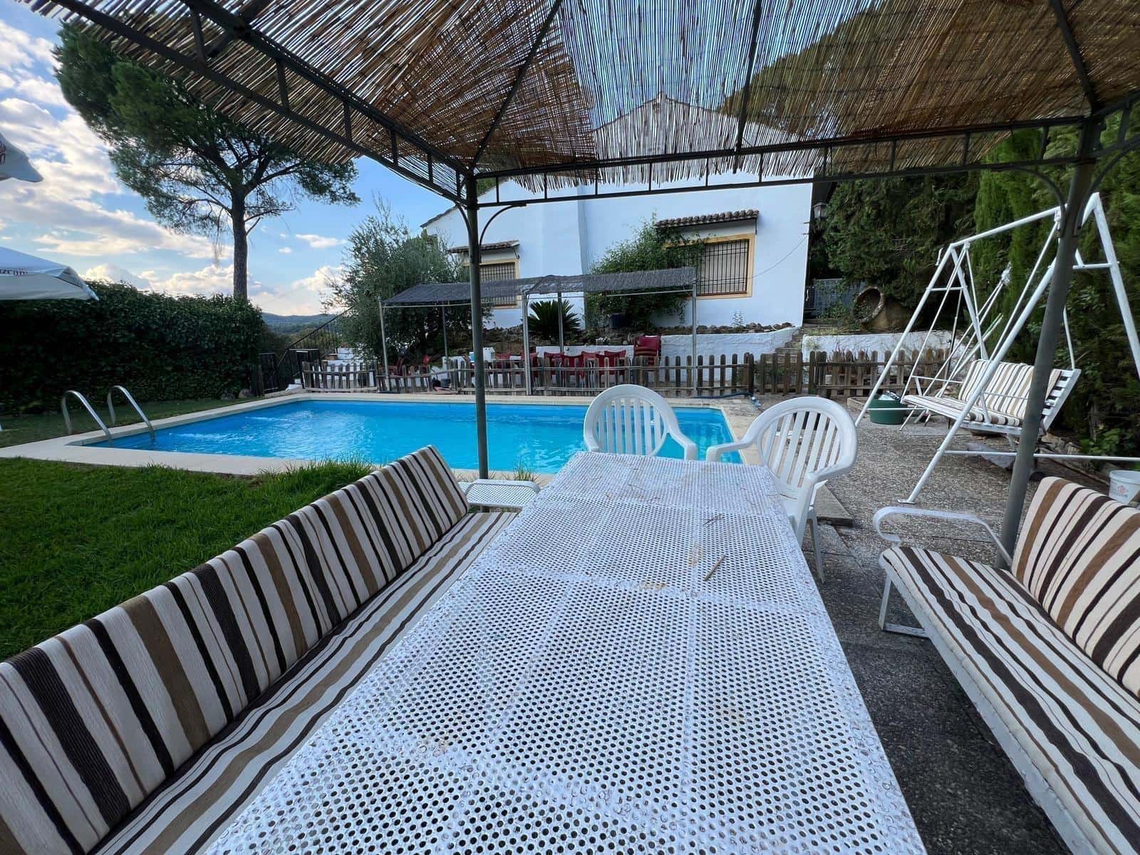 7 bedroom Villa for sale in Cordoba city with pool garage - € 365,000 (Ref: 9849467)