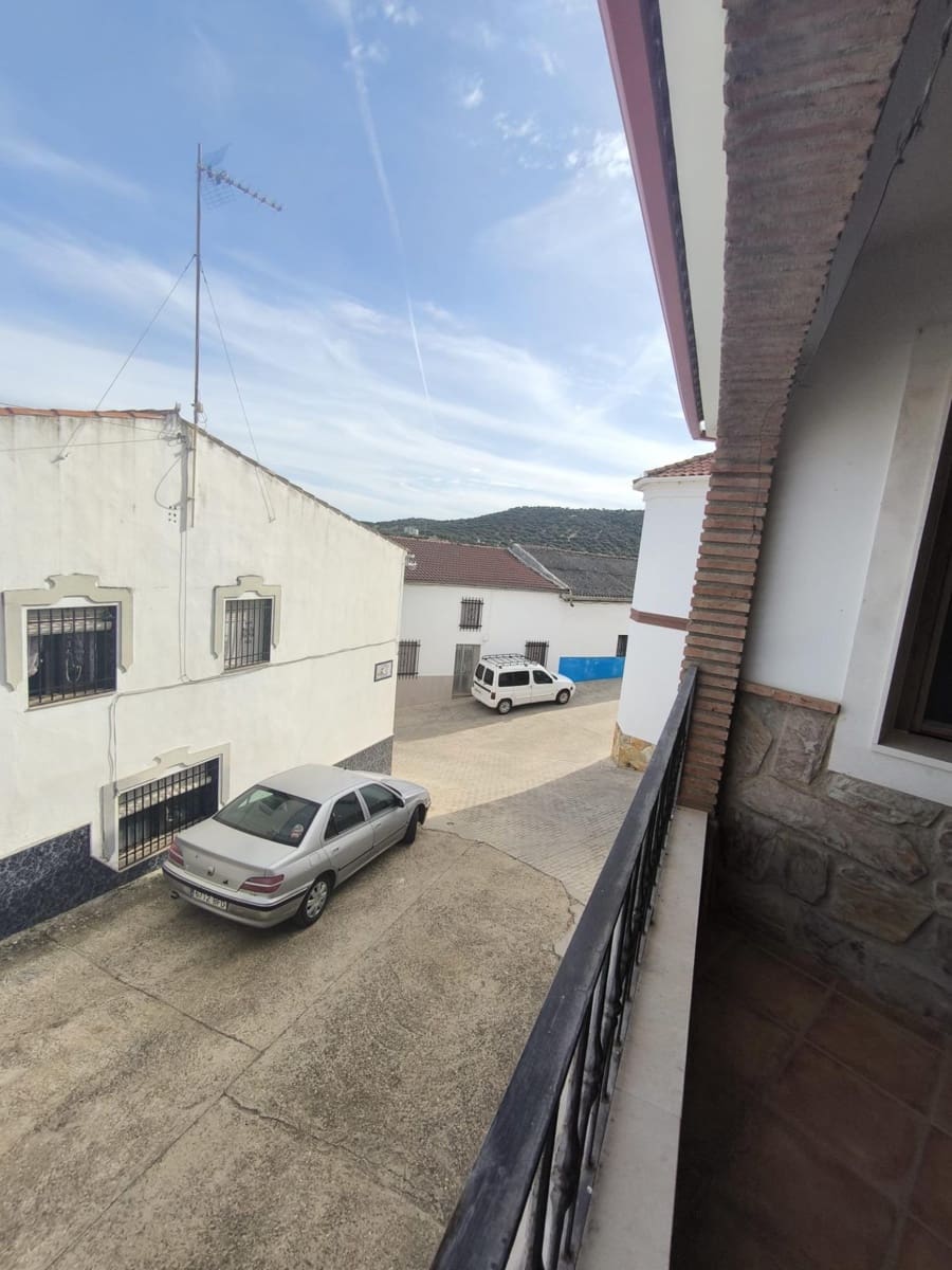 Casa de 4 habitaciones en Fuente Obejuna en venta con garaje - 120.000 € (Ref: 9851865)