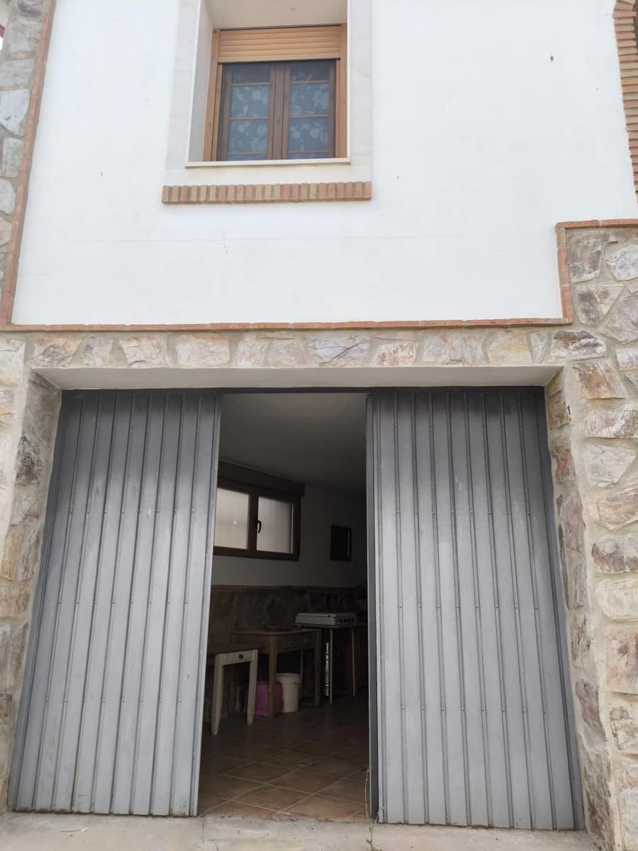 Casa de 4 habitaciones en Fuente Obejuna en venta con garaje - 120.000 € (Ref: 9851865)