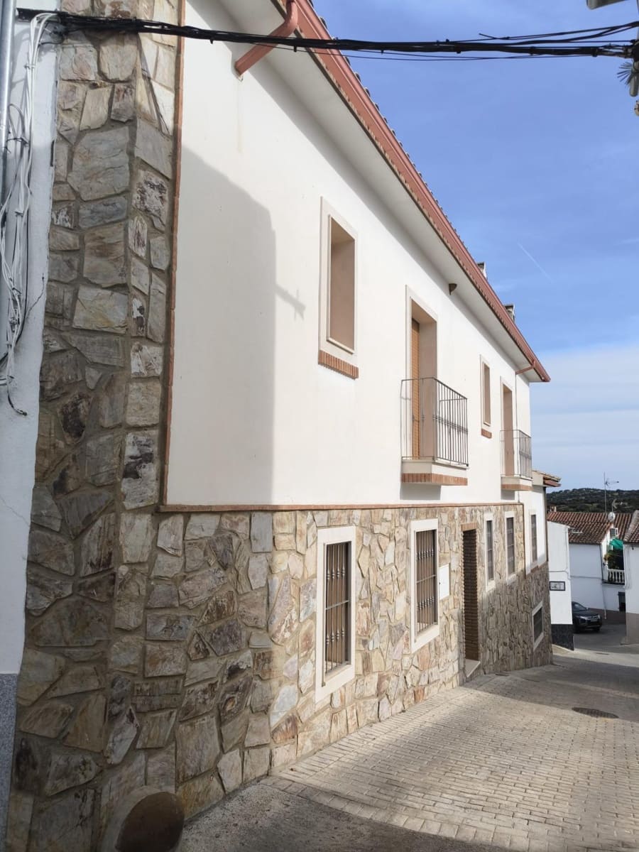 Casa de 4 habitaciones en Fuente Obejuna en venta con garaje - 120.000 € (Ref: 9851865)