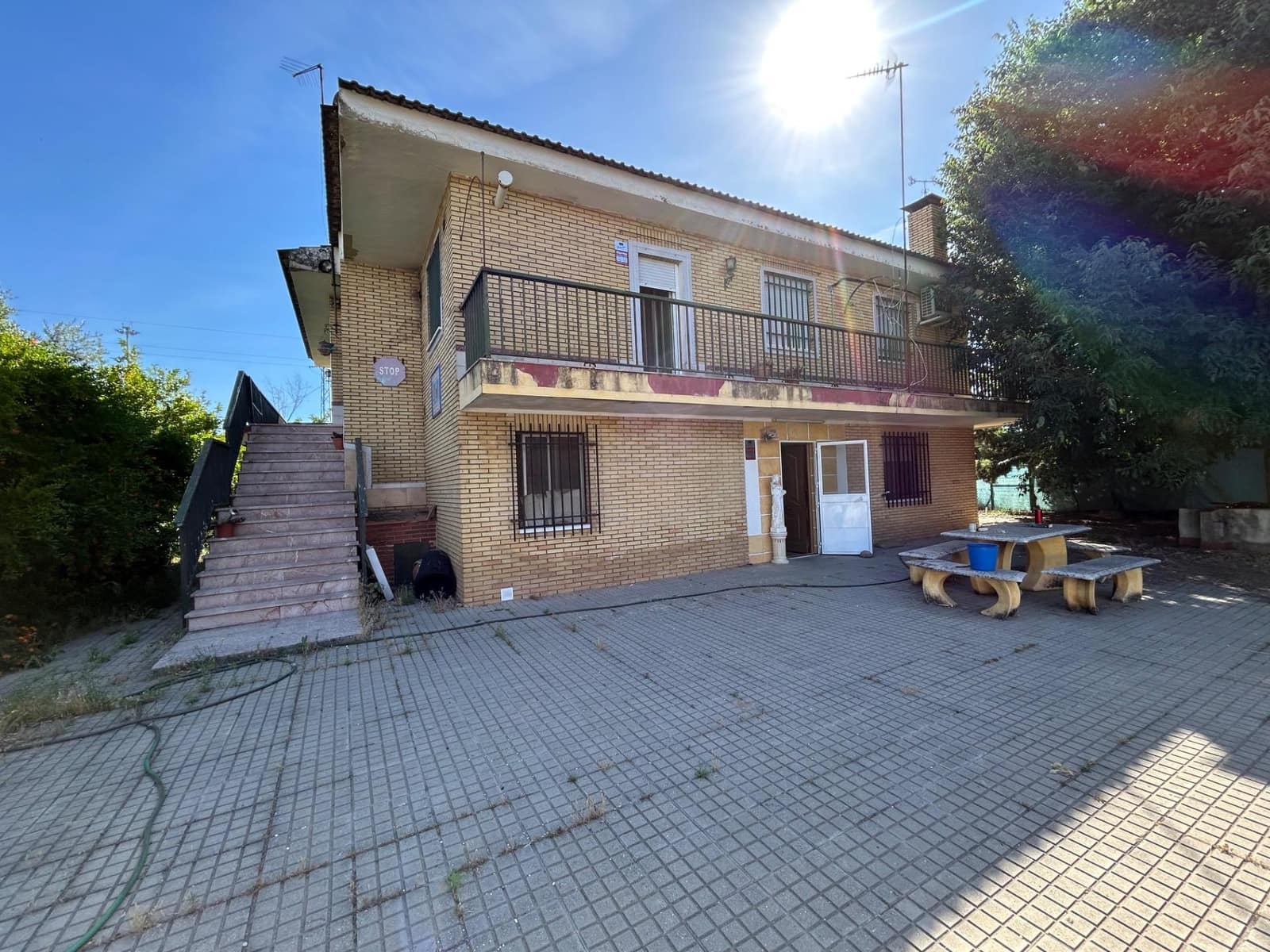 9 bedroom Villa for sale in El Higueron with pool - € 260,000 (Ref: 9860196)