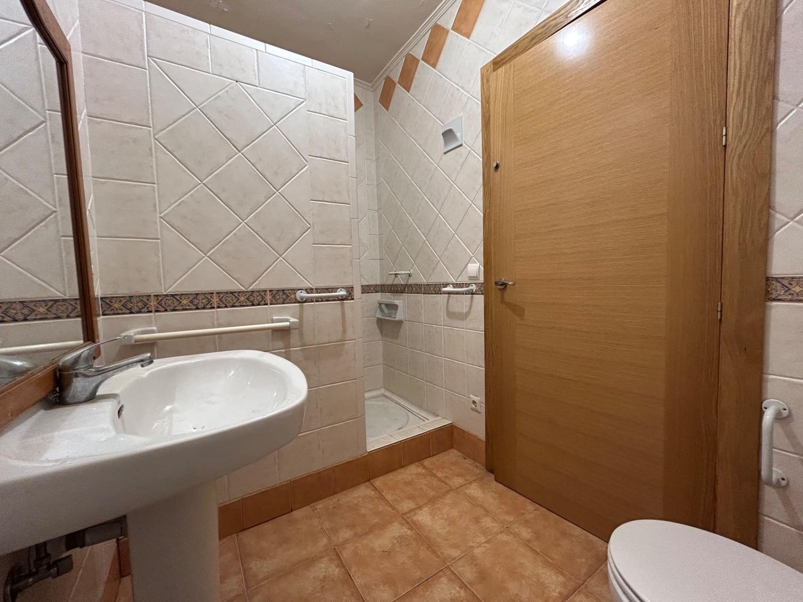 9 bedroom Villa for sale in El Higueron with pool - € 260,000 (Ref: 9860196)